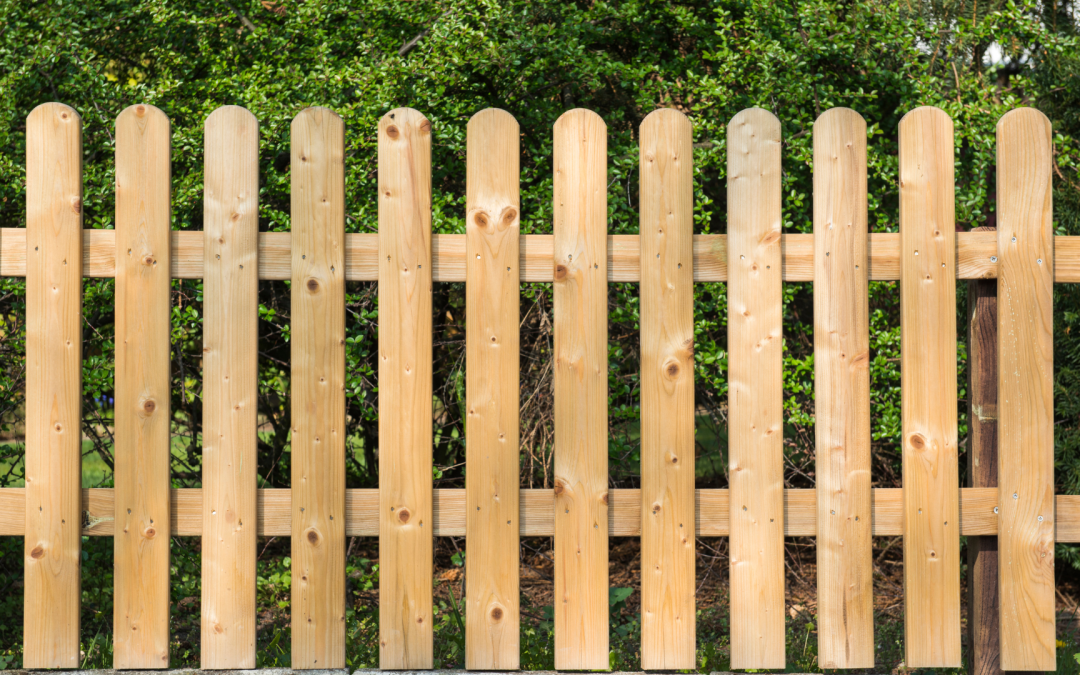 Bien entretenir une clôture bois : nos conseils