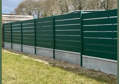 Clôture aluminium verte claire-voie sur soubassement béton posée à Quend dans la Somme
