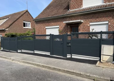 Portail battant, portillon et clôture aluminium anthracite avec inserts décoratifs dans la Somme